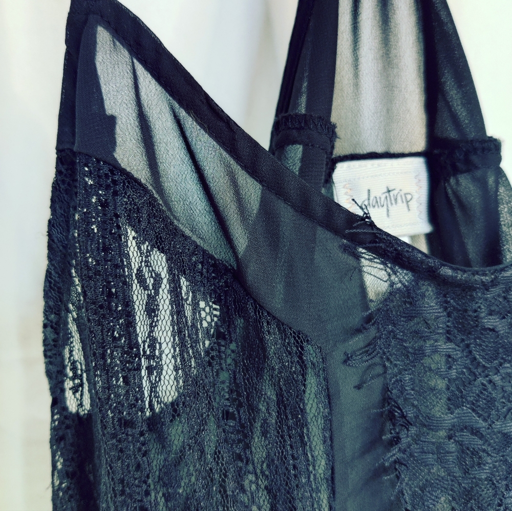 DAYTRIP *M* RACERBACK ADJUSTABLE LACE SHEER LAYERABLE TANK TOP 🫶 - Picture 3 of 7